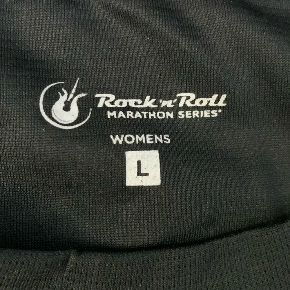 3/$20✨ Brooks Black Short Sleeve Tee Rock n Roll Series Marathon 2016 Nashville - Picture 3 of 8